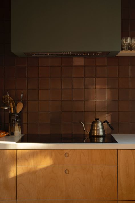 Plykea birch plywood kitchen fronts paired with circular semi-recessed handles, to customise an IKEA kitchen 🖤. All using IKEA Metod or Sektion cabinets.

Owners Ryan & Kort told us "We love early modernism and felt that the simplicity of the home required simplicity in materials. We love the historic use of birch ply in many historic modernist homes."

#plywoodkitchen #birchplywood #plywood #ikeahack #kitchenideas #kitchentrends

📷 Kort Haven Painted Plywood Cabinets, Birch Plywood Kitchen, Sektion Cabinets, Ikea Kitchens, Minimize Clutter, Plywood Kitchen, Plywood Interior, Ikea Kitchen Cabinets, Birch Ply