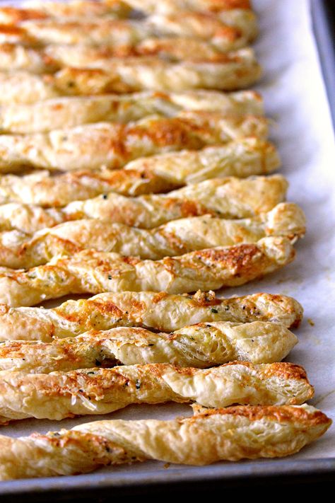 Puff Pastry Cheese Straws, Recipe For Puff Pastry, Puff Pastry Cheese, Cheese Straws Recipe, Puffed Pastry, Cheese Puff Pastry, Bread Sticks, Cheese Straws, Italian Appetizers