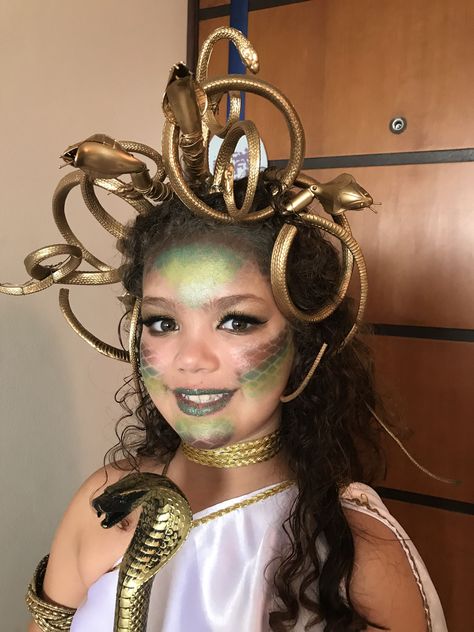 Medusa Headpiece, Medusa Costume, Greek Costume, Viking Costume, Diy Halloween Costumes Easy, Creative Costumes, Halloween Costume Contest, Halloween Costumes Makeup, Costume Contest