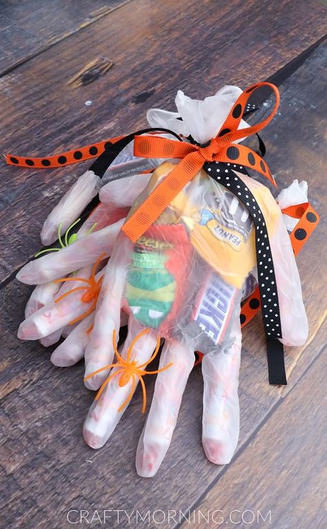 Halloween Candy Glove Treats - Crafty Morning Glove Candy Bags, Plastic Glove Halloween Treat, Sucker Halloween Treats, Halloween Candy Hands, Halloween Treats For Classmates, Halloween Candy Grams Ideas, Halloween Grams, Halloween Candy Bag Ideas, Halloween Candy Ideas