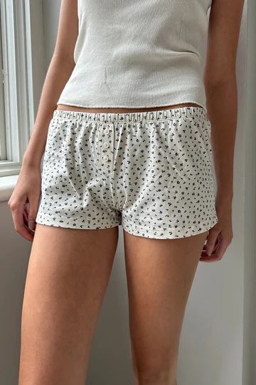 Black Velvet Shorts, Brandy Melville Jeans, Purple Pink Color, Knit Loungewear, Brandy Melville Shorts, Navy Blue Flowers, Black Lace Shorts, Womens Thermal, Flowy Shorts