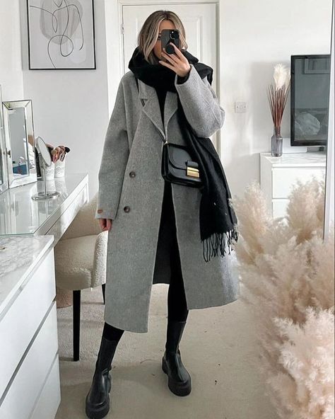 Grey Coat Outfit, Natural Outfit, Wool Coat Outfit, Mantel Outfit, Nyc Winter Outfits, Winter Coat Outfits, Ny Outfits, Thanksgiving Outfit Women, Cute Thanksgiving Outfits