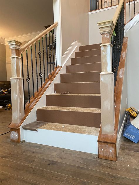 DIY Newel Post to Makeover Your Staircase How To Replace Newell Post, Newell Posts Staircases, Diy Newel Post, Stairway Renovation, Staircase Redo, Railing Makeover, Stair Railing Makeover, Stair Newel Post, Diy Staircase Makeover