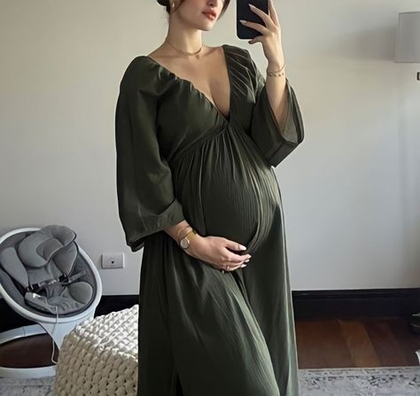 Rachel James aesthetic | lascivia, lujuria y deseo. Dresses Pregnant Women, Pregnancy Aesthetic, James Aesthetic, Elegant Maternity Dresses, Cute Maternity Dresses, Cute Pregnancy Pictures, Rachel James, Maternity Photography Couples, Beautiful Pregnancy