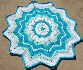 If you're just learning to #crochet, you've got to try this pattern. The Beginner's Round Ripple is easy enough for beginners but still looks impressive. Ripple Afghan Pattern, Crochet Ripple Afghan, Crochet Ripple Pattern, Ripple Stitch, Crochet Afghan Patterns Free, Crochet Blanket Afghan, Easy Crochet Projects, Basic Crochet, Crochet Shawls