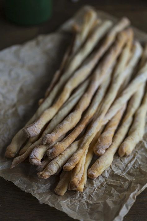 Sourdough grissini • Electric Blue Food - Kitchen stories from abroad Sourdough Grissini, Grissini Recipe, Italian Breadsticks Recipe, Georgian Bread, Breadstick Recipe, History Of Pizza, Italian Bread Sticks, Bread Sticks Recipe, Normal Style