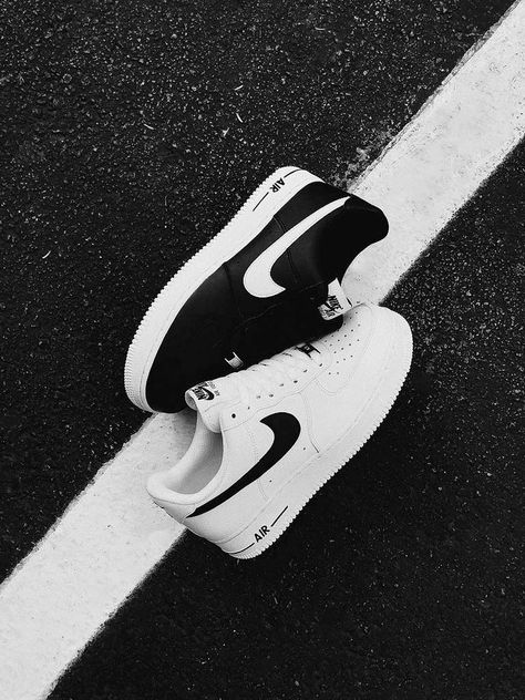 Black And White Airforce 1s, Nike Air Force 1 Photography, Nike Black And White Wallpaper, Black And White Shoes Aesthetic, Af1 Wallpaper, Af1 Black And White, Air Force Black And White, Nike Shoes Aesthetic, Air Force Noir