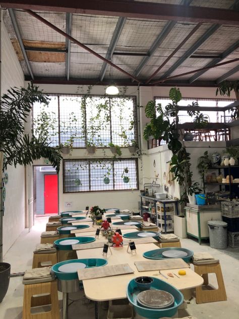 Pottery Studio Architecture, Communal Art Studio, Ceramic Studio Design, Ceramic Studio Aesthetic, Ceramic Studio Layout, Ceramic Studio Ideas, Pottery Studio Layout, Home Ceramic Studio, Home Pottery Studio