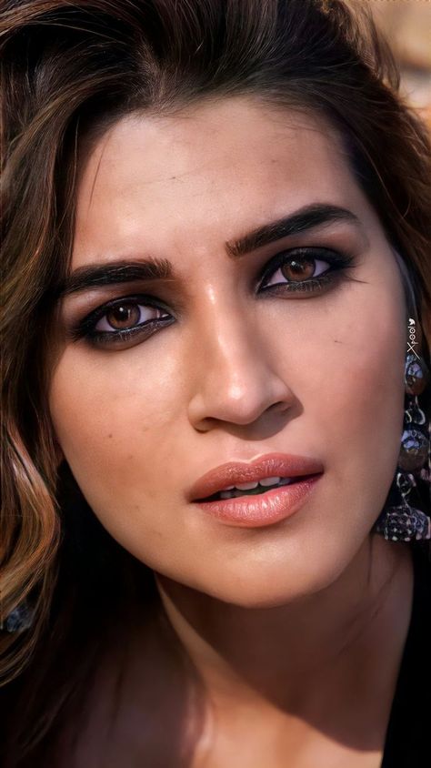 50 Indian Actress Face Closeup HD Photos - LearningHomeBD.Com Kriti Senon, Face Closeup, Kriti Sanon, Stunning Eyes, Indian Actress Hot Pics, Photo Challenge, Gallery Photo, Hd Photos, Follow For More