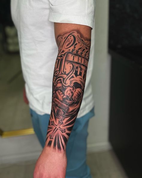 𝔓𝔯𝔞𝔦𝔰𝔢 𝔱𝔥𝔢 𝔏𝔬𝔯𝔡 @tijeq • • • • •#tattooideas #letteringtattoo #christtattoo #sleevetattoo #tattoo Quarter Sleeve Tattoo For Men, Jersey Tattoo, Tattoo Future, Tattoo Dream, Quarter Sleeve Tattoos, Christ Tattoo, Tattoos For Black Skin, Praise The Lord, Tat Ideas