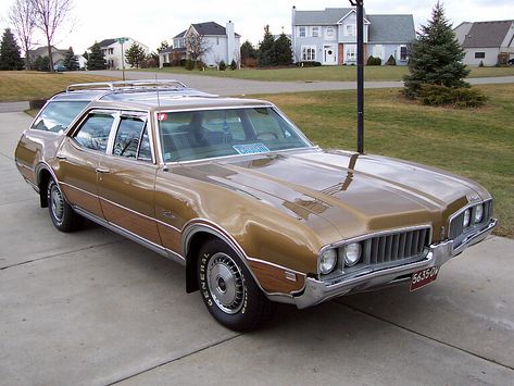 V Show Rides: That 70′s Show: The Vista Cruiser Oldsmobile Vista Cruiser, Station Wagons For Sale, Eric Forman, Vista Cruiser, 70s Show, Wagon Cars, Tv Cars, Oldsmobile 442, Rusty Cars