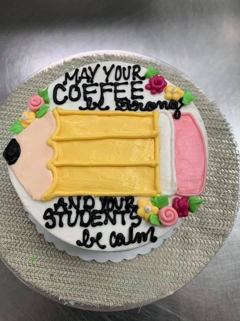 Back To School Cake Designs, Back To School Cookie Cake, Back To School Cakes, Back To School Cake, School Cakes, Teacher Cakes, Decorating Frosting, Themed Treats, School Cake