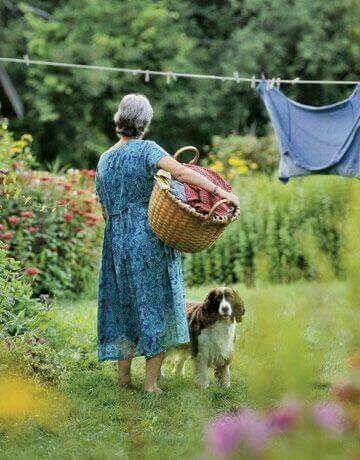 Hanging laundry outside on the clothes line span from the 50's-60's_70's for me. Nothing smells any better than clothes brought in from drying in the fresh air. Deniece M.McDaris Country Scenes, Farms Living, Old Woman, Grandmas House, Country Charm, Country Farm, Clothes Line, Country Life, Farm Life