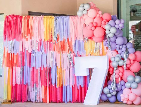 Plastic Tablecloth Backdrop, How To Make Backdrop, Party Backdrop Ideas, Tablecloth Backdrop, Sweet Red Poppy, Diy Streamers, Diy Tablecloth, Diy Birthday Backdrop, Streamer Backdrop