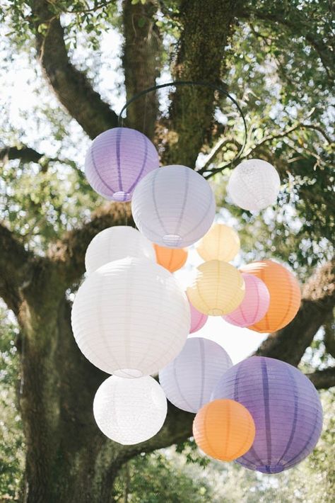 Backyard Party Decorations Birthday, Backyard Wedding Reception Decorations, Backyard Party Decorations, Paper Lanterns Wedding, Paper Lantern Decor, Wedding Backyard Reception, Deco Champetre, Wedding Backyard, Behind Blue Eyes