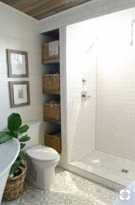 Drømme Bad, Small Farmhouse Bathroom, Makeover Kamar Mandi, Farmhouse Bathroom Remodel, Bad Inspiration, Modern Farmhouse Bathroom, Bathroom Remodel Designs, Basement Bathroom, Shower Remodel