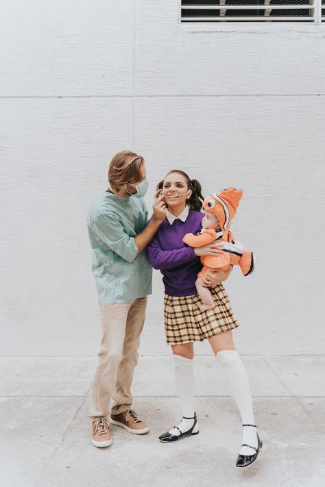 HALLOWEEN IDEAS: Family costume - NEMO, Darla and Dentist | Nany's Klozet Nemo Baby Costume, Pregnant Halloween Costumes Family, Disney Family Halloween Costumes, Matching Family Halloween Costumes, Disney Family Costumes, Nemo Costume, Family Themed Halloween Costumes, Pregnant Halloween Costumes, Halloween Parejas