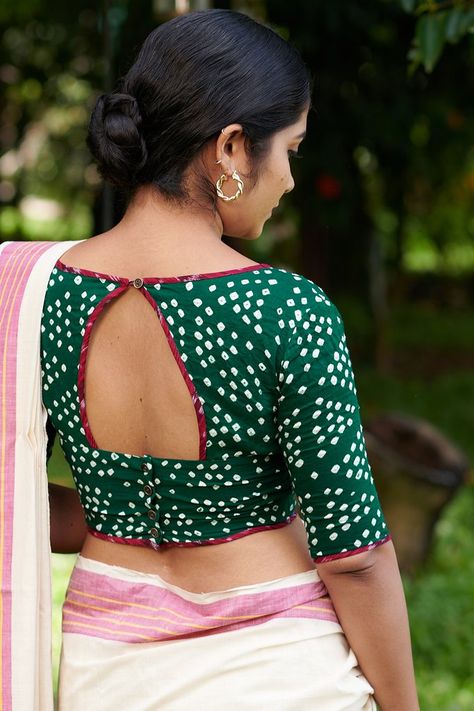 Sari Blouses, Blouse Sari, Blouse Back Neck, Blouse Designs High Neck, Patchwork Blouse, Cotton Blouse Design, Saree Blouse Neck Designs, Fashionable Saree Blouse Designs, Blouse Back Neck Designs