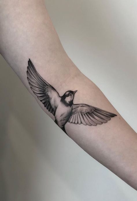 Bird Tattoo Bird Tattoos Arm, Tiny Bird Tattoos, Bird Tattoos For Women, New Zealand Tattoo, Vogel Tattoo, Black Bird Tattoo, Flying Bird Tattoo, Serpent Tattoo, Tattoo Line