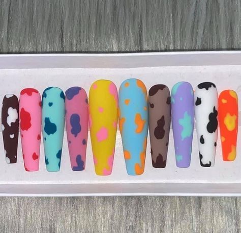 Rainbow Cow Nails, Rainbow Cow Print Nails, Easter Nails Ideas, Spooky Nail Designs, Spring Nails 2023, Spooky Nail, Make Nails, Summer Nails Art, Pop Art Nails