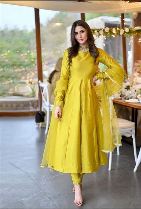 Daytime Glam, Silk Anarkali Suits, Silk Anarkali, Chic Maxi Dresses, Salwar Kamiz, Stylish Dress Book, Anarkali Suit, Frock Design, Party Wear Dresses