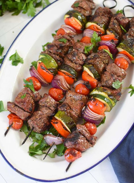 Beef Souvlaki Recipe, Beef Souvlaki, Souvlaki Marinade, Mediterranean Recipes Healthy, Creamy Dill Sauce, Pork Salad, Beef Kabobs, Fresh Summer Salad, Lemon Potatoes