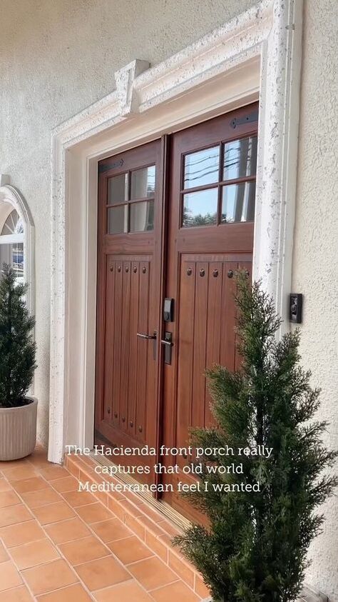 In this tutorial, I will guide you through my front door makeover. My DIY front door makeover turned into a beautiful rustic Spanish-style vision. Spanish Style Front Door Entryway, Diy Front Door Makeover, Spanish Style Front Door, Spanish Style Doors, Spanish Style Exterior, Diy Front Door, Mahogany Wood Doors, Decorative Hinges, Front Door Entryway