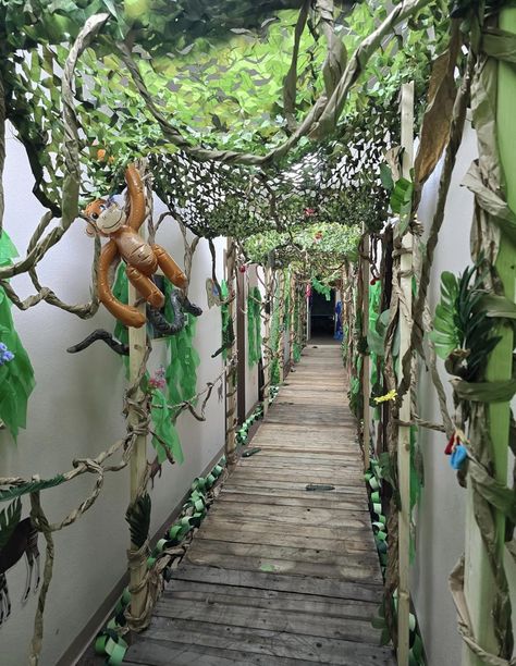 Jungle Obstacle Course, Jungle Halloween Decorations, Jumanji Theme Decorations, Jungle Parade Float Ideas, Avatar Crafts, Tresure Island, Swamp Theme, Camp Vbs, Cajun Christmas