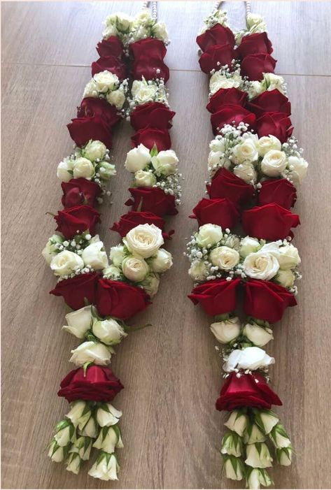 Rose Varmala, Floral Garland Wedding, Unique Indian Wedding Garland, Varmala Indian Weddings, Garland Wedding Indian, Varmala Designs, Wedding Garland, Wedding Mala Rose, Rose Garland Wedding