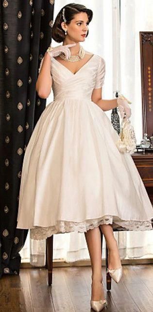 short wedding dress #cocktailweddingdress Tea Length Wedding Dress Vintage, Istoria Modei, Tea Length Wedding, Pnina Tornai, Wedding Robe, Tea Length Wedding Dress, فستان سهرة, Vestidos Vintage, Tea Length Dresses