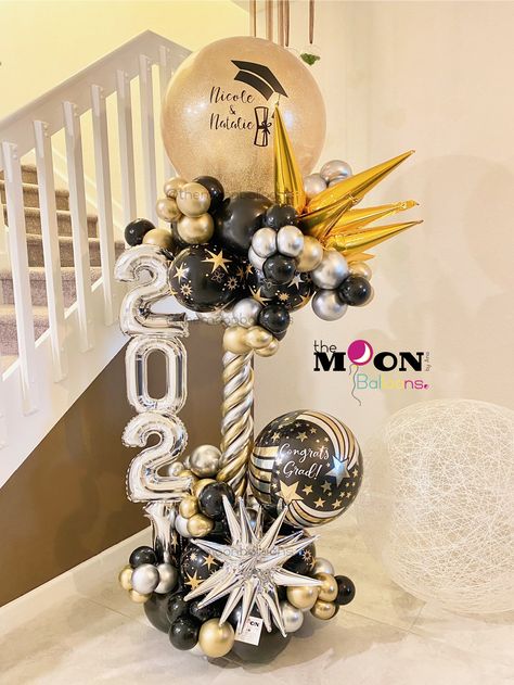 Grad Balloon Centerpiece, Ballons Center Piece, Ballon Graduation Ideas, Balloon Towers For Graduation, Graduation Balloon Columns Ideas, Graduation Balloon Bouquet Ideas, Balloon Bouquet Graduation, Graduation Balloon Ideas, Graduation Balloon Bouquets