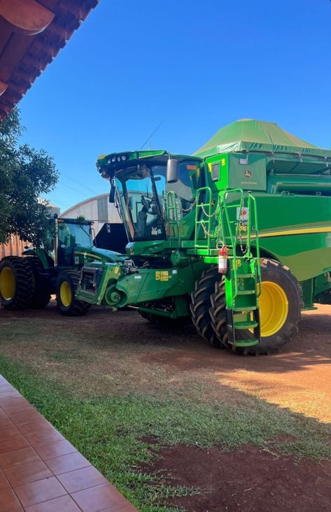 Farming Photography, John Deere Tractors Farms, John Deere Combine, Farming Business, Farm Business, Agriculture Farming, John Deere Tractors, Farm Tractor, Farm Equipment