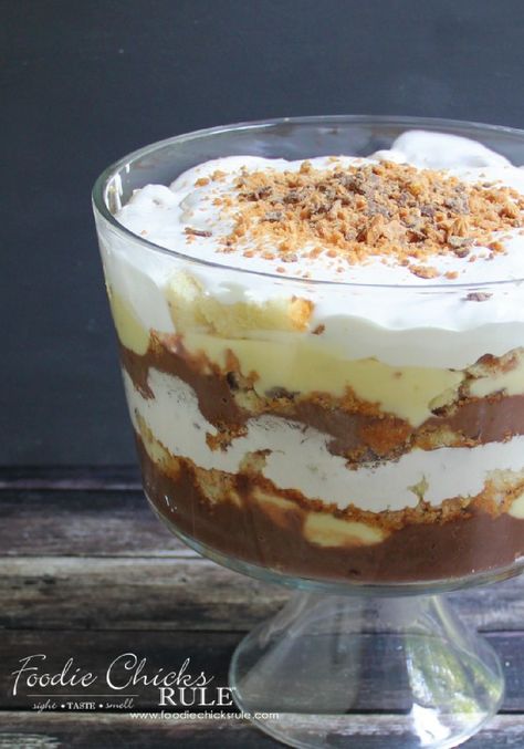 Butterfinger Trifle is beautifully layered with pound cake, chocolate and vanilla pudding, whipped topping and crushed crispety, crunchety, peanut-buttery BUTTERFINGER® candy bars. This delicious recipe is the perfect dessert to serve at your next dinner party or family get-together! Butterfinger Trifle, Butterfinger Treats, Dessert Trifles, Butterfinger Recipes, Dessert Trifle, Trifle Bowl Recipes, Month In Review, Trifle Dessert Recipes, Jar Desserts