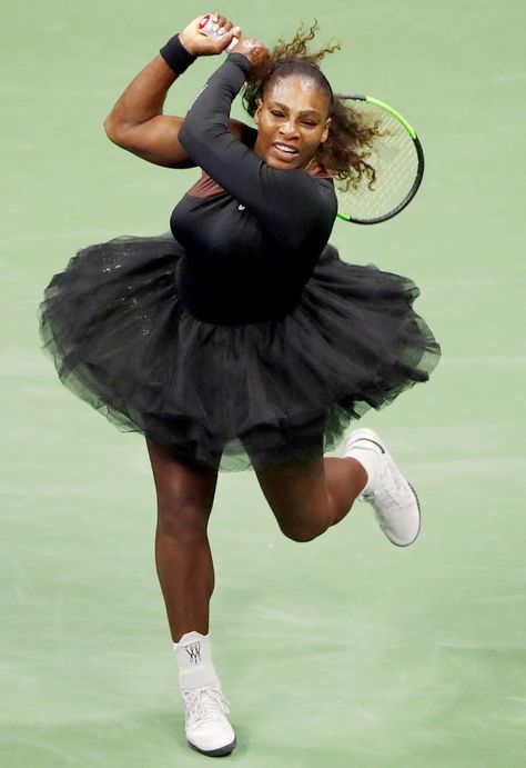 Serena Williams Outfit, Serena Williams Tennis, Venus And Serena Williams, Tennis Pictures, Williams Tennis, Tennis Outfits, Tennis Outfit Women, Tennis World, Lawn Tennis