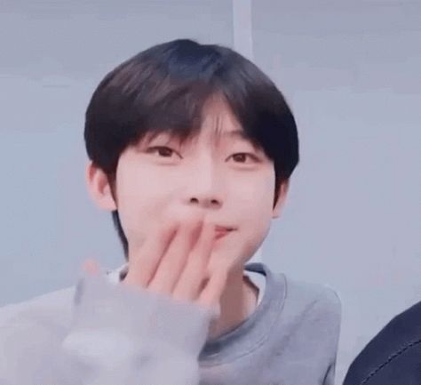 Kisses Sunoo Catsunoo GIF - KissesSunoo Sunoo Catsunoo - Discover & Share GIFs Sunoo Blushing, Sunoo Banner Gif, Kpop Kiss Gif, Sunoo Gif, Enhypen Gif, Pouting Gif, Flying Kiss Gif, Waving Gif, Kpop Kiss