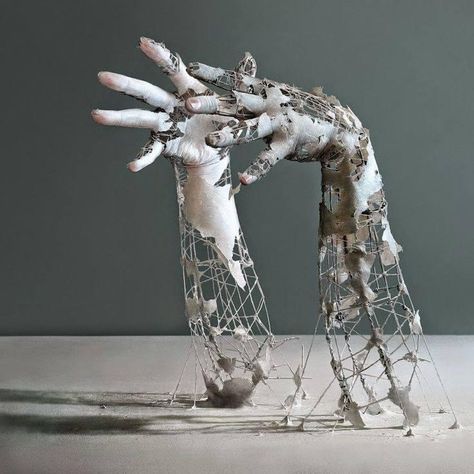 Sculptures Sur Fil, Sculpture Textile, Human Body Parts, Textile Sculpture, Colossal Art, Hand Sculpture, Digital Elements, A Level Art, Wire Sculpture