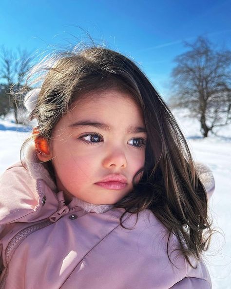 𝓜𝓲𝓷𝓪 ❥ (@minagokofficial) • Instagram photos and videos Half Indian Half White, Baby Daughter, Baby Smiles, Instagram Baby, Baby Models, Cute Art Styles, Kids Portraits, Baby Shark