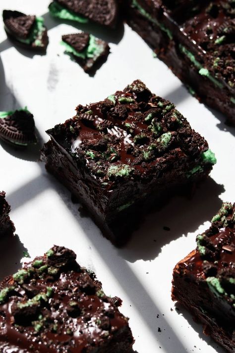 Mint Oreo Brownies, Brownies With Andes Mints On Top, Mint Chocolate Fudge Brownies, Cookies And Cream Brownies, Chocolate Mint Frosted Brownies, Girl Guide Cookies, Crunch Brownies, Mint Chocolate Brownies, Cookie Crunch