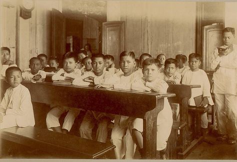 A group of boys with their Filipino teacher in a classroom. Vintage Filipiniana, Filipino Vintage, Philippine Traditions, Group Of Boys, Filipino Hair, New Manila, Philippine History, Famous Families, Wood Benches