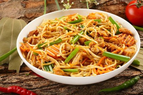 Noodles with veggies Healthy Lunch Ideas For Toddlers, Lunch Ideas For Toddlers, Toddler Food Ideas, Food Ideas Recipes, Chicken Porridge, Healthy Lunch Ideas, Toddler Lunches, Healthy Toddler Meals, Iron Rich Foods