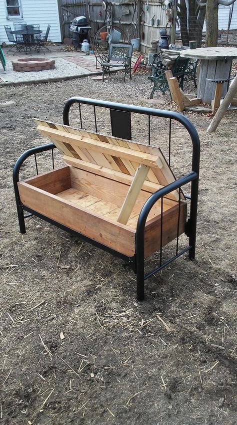 Bed Frame Benches, Metal Bedframe Repurposed, Upcycle Bed Frame, Old Metal Bed Frame Ideas, Bed Frame Bench, Headboard Benches, Diy Furniture Renovation, Iron Bed, Cool Woodworking Projects