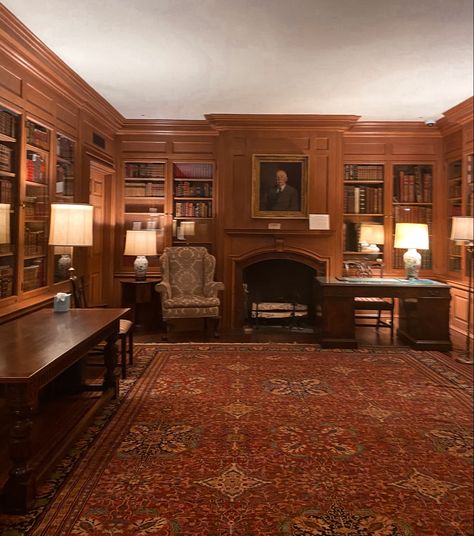 #darkacademiaaesthetic #harvard #ivyleague #library Harvard Classroom, Harvard Interior, Fiona Core, Members Club, Traditional Style Decor, Dream School, Legally Blonde, Dark Academia Aesthetic, American Dream