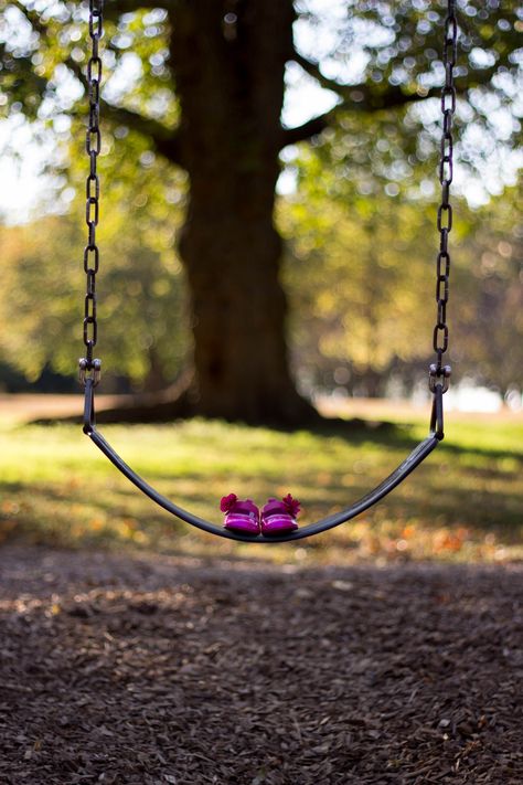 This could be extra cute if mommy and daddy occupied a swing on either side Pre Maternity, Outdoors Photoshoot, Trendy Baby Shoes, Baby Shrimp, Announcement Photoshoot, Belly Pics, Shooting Ideas, Baby Announcement Pictures, Maternity Photoshoot Poses