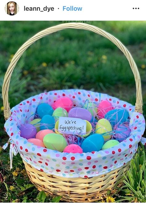 Easter Gender Reveal Party, Easter Pregnancy Reveal, Husband Pregnancy Reveal, Easter Baby Announcement, Easter Pregnancy Announcement, Pregnancy Announcement To Parents, Vegan Pregnancy, Fun Pregnancy Announcement, Baby Announcement To Husband