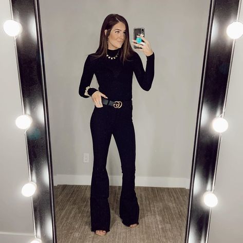 Black Flare Jeans Outfit Work, Black Flair Jeans Outfits Winter, Western Black Jeans Outfit, Black Jeans Western Outfit, Black Flare Jeans Outfit Night Out, Black Bootleg Jeans Outfit, Outfits With Black Flare Jeans, Black Flare Jeans Outfit Winter, Flare Jeans Outfit Western