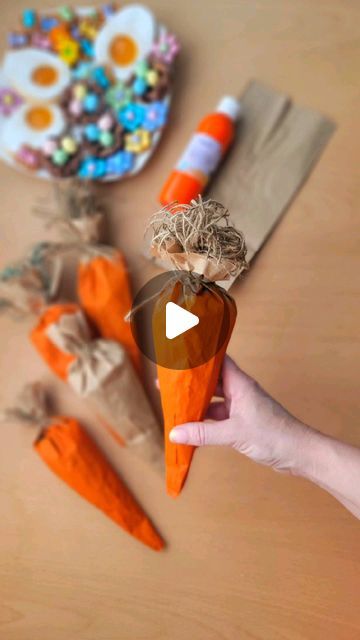 Carrot Party Favors, Paper Carrots Craft, Diy Carrots, Paper Carrots, Carrot Craft, Market Day Ideas, Bag Diy, Favor Bag, Crepe Paper