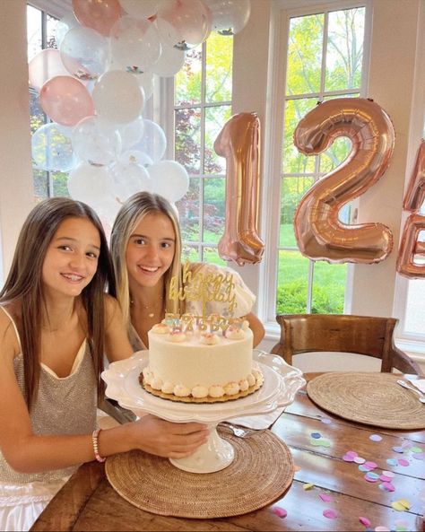 14th Birthday Aesthetic, Summer Birthday Cake, 14th Birthday Party Ideas, Happy Birthday Decor, Birthday Party Games For Kids, Cute Birthday Pictures, Cute Birthday Ideas, Birthday Dinner Party, Pool Birthday