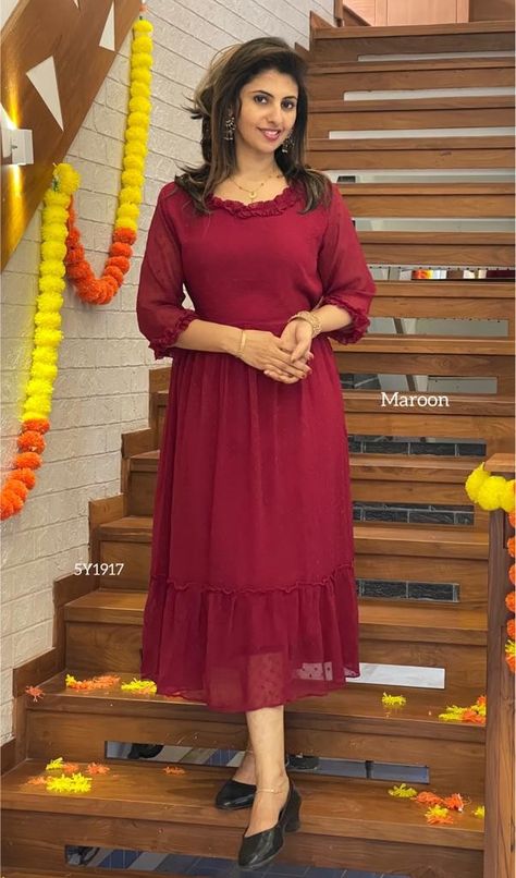 Butta with onam 😂 Georgette butta work frock kurti *@950/-* Size : 38/40/42/44 Length : 46" Lining : Yes Adjustable back knot Frill neck portion Frill cuffs Bottom frill Pleated waist Item code : 5Y1917 Design Frock, Happy New Year Pictures, Hand Painted Clothing, Designer Dresses Casual, Neck Designs, No Frills, Blouse Designs, Designer Dresses, Solid Color