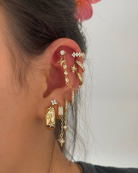 quite possibly the most beautiful ear stack i’ve ever laid my eyes on!!!🥹🥹 all available on binkybelle.com 🍒🌸 Stacked Lobes Piercing, Cute Nose Rings, Earring Stacks, Piercing Inspo, Lobe Piercing, Ear Stack, Aesthetic Look, Nose Rings, Ear Piercing