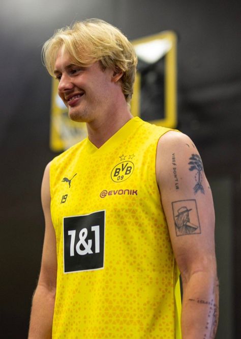 Bvb Wallpaper, Julian Brandt, Fc Bayern Munich, Joe Jonas, The Perfect Guy, Famous Men, Borussia Dortmund, Bayern Munich, White Boys